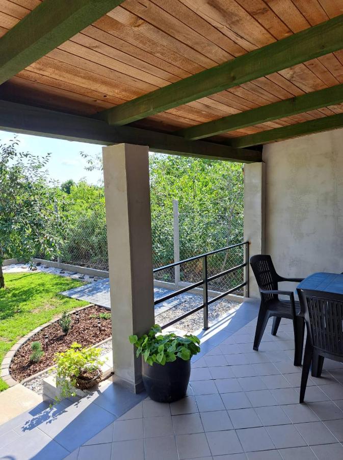 Grapeline Guesthouse Chotin Exterior photo