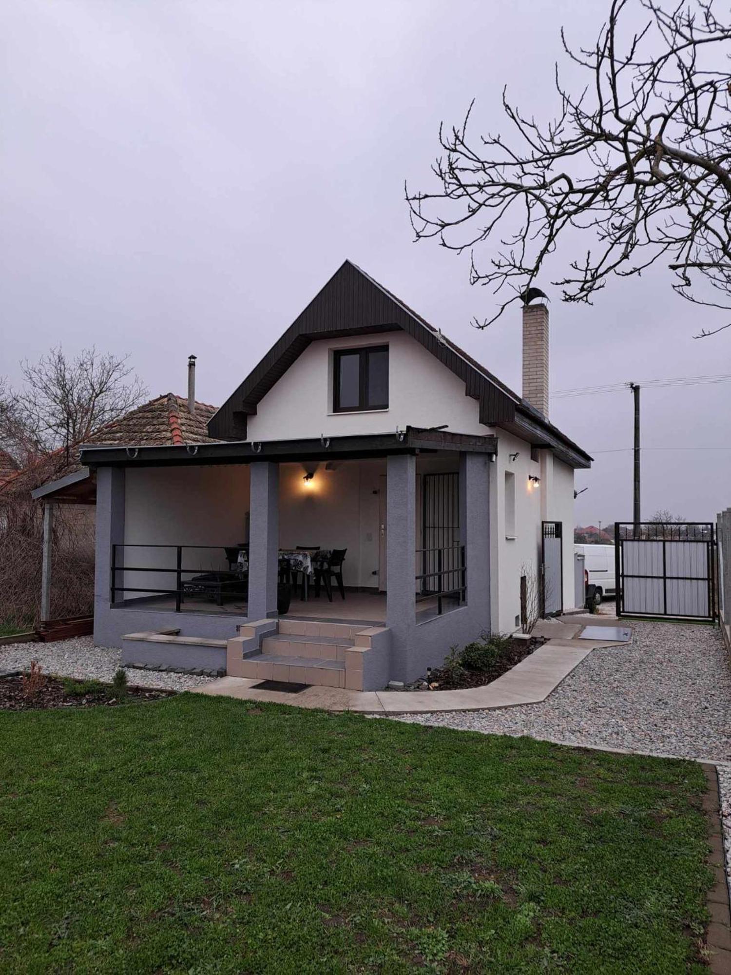 Grapeline Guesthouse Chotin Exterior photo